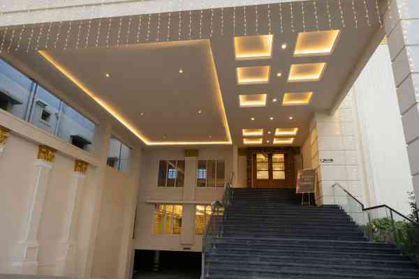 spacious parking area at Sri Radhalakshmi Palace in Madurai
